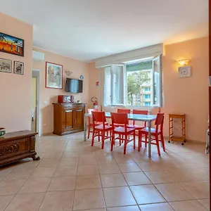 Lido Degli Estensi Flat Con Balcone E Parcheggio! Appartamento
